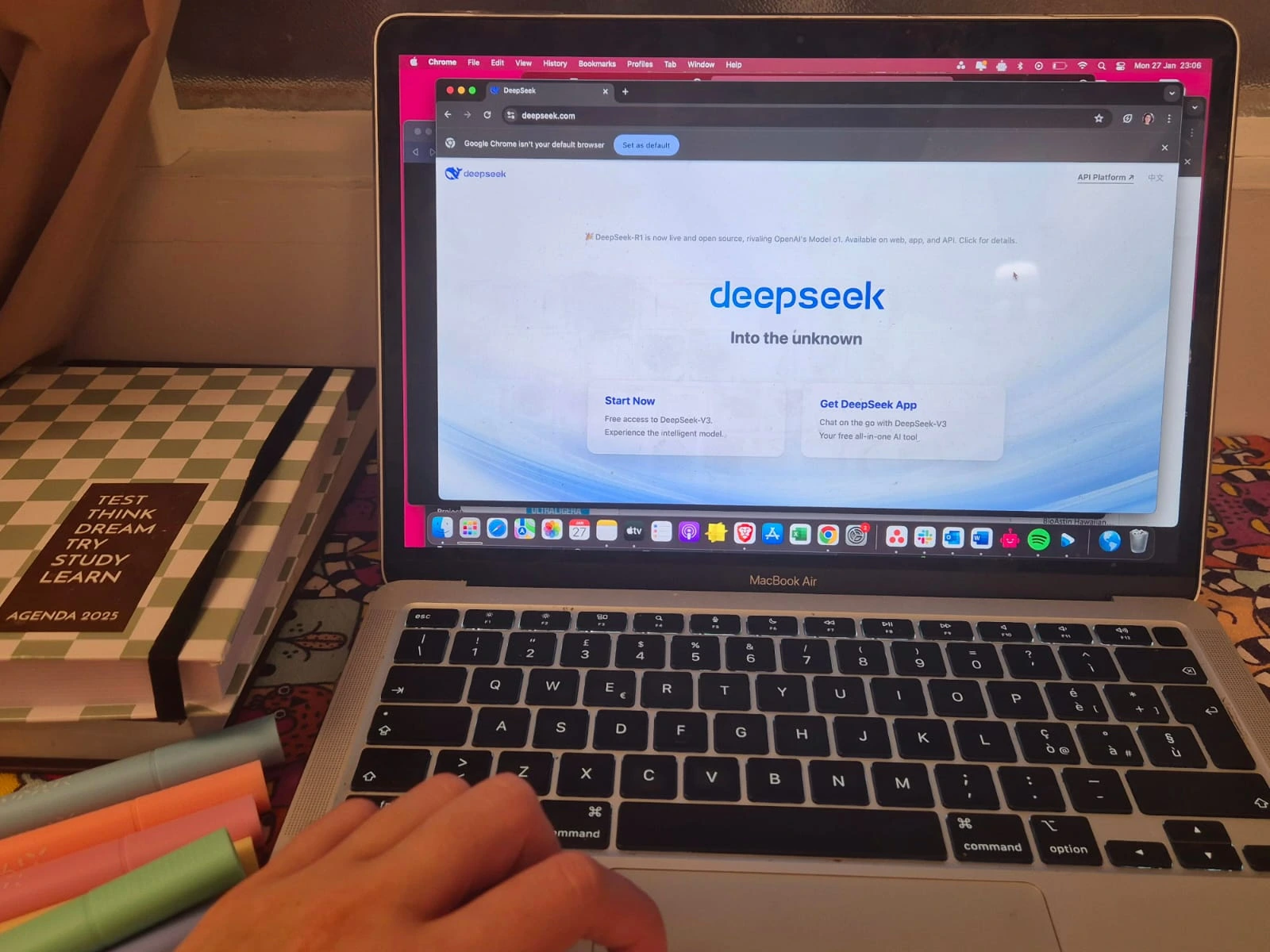 DeepSeek Restreint les Inscriptions Suite à des Cyberattaques