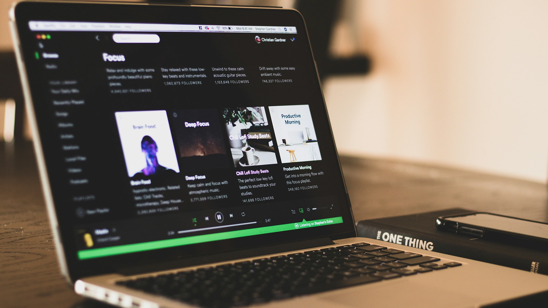Spotify publie des chansons g&eacute;n&eacute;r&eacute;es par IA sous les noms d&rsquo;artistes d&eacute;c&eacute;d&eacute;s sans autorisation