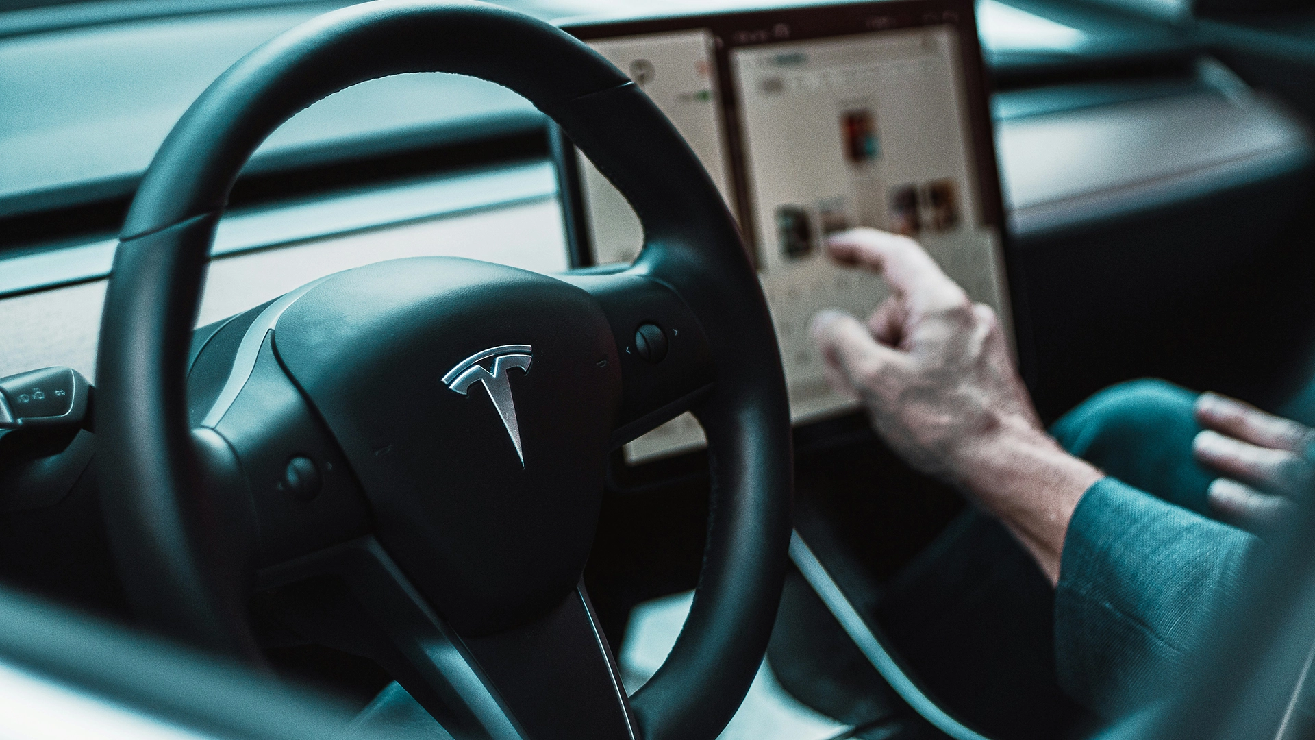 Tesla Frapp&eacute;e par un Verdict de 243M$ Apr&egrave;s qu&rsquo;un Hacker a R&eacute;cup&eacute;r&eacute; les Donn&eacute;es d&rsquo;un Accident
